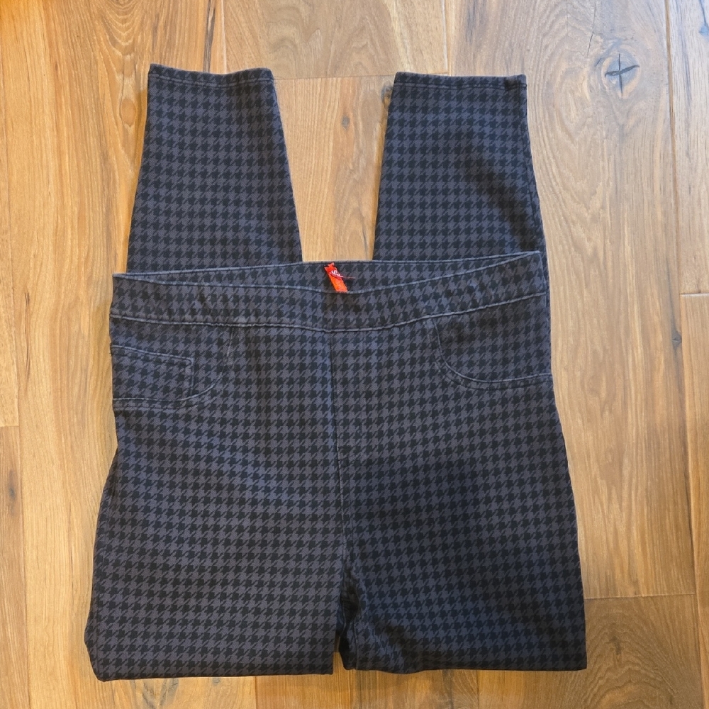 SPANX Size XL Black & Gray Houndstooth Jean Style Leggings